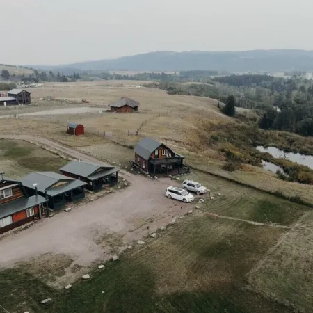 Beautiful Luxury Cabin Near Two Medicine Lake