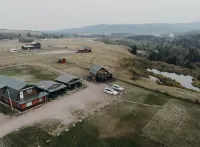 Beautiful new luxury cabin on large private lot