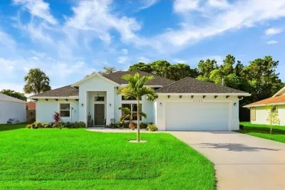 Peaceful Cozy Modern 3 Bed Home Hotel in zona Savannas Preserve State Park