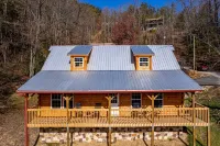 Pigeon Forge Cabin!   Clean and Peaceful! Hotels near Lily's