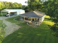 Lake Front Gated Property  Private Dock Book 3 Nights - Get 4th Night Free.