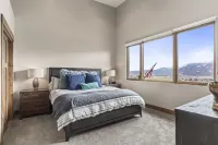 New Powder Mountain Modern Retreat w/ private Hot tub