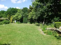 Old detached stone cottage in Shakespeare country