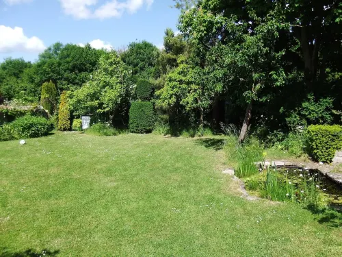 Old detached stone cottage in Shakespeare country Hotels in Alcester