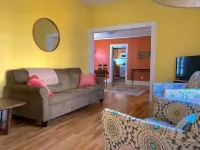 Beautiful bungalow three blocks from Lake Michigan Hotels in Frankfort