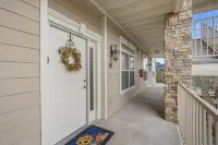 Stunning Lakefront Condo with Scenic Views and Proximity to Premier Attractions!