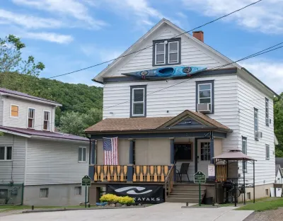 River Valley Retreat, paddlers & peddlers paradise on the Allegheny river 앨리게니 트레일 주변 호텔