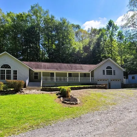 Mountain Ridge Retreat - Private & Peaceful Getaway. Family & Pet Friendly