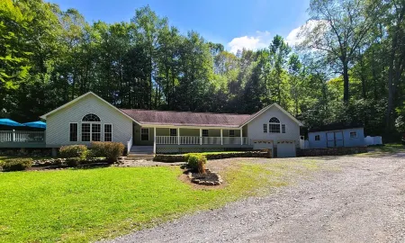 Mountain Ridge Retreat - Private & Peaceful Getaway. Family & Pet Friendly