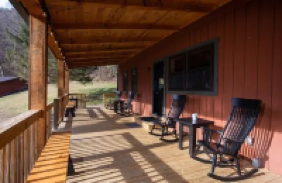 Private Cabin w/Hot Tub. Woods and nature 漢諾威酒店