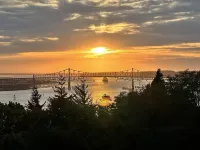 Expansive views of iconic McCullough Bridge, and bay with beautiful sunsets - 3つ星