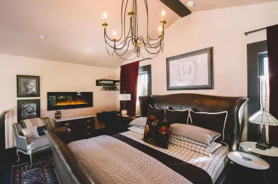 Private Lofted Downtown Studio