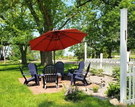 Steps from the beach,  Lakeview with Hot Tub