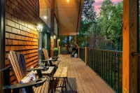 NEW! LUX / 4 King Bedrooms / 3 Movie Areas / 2 Fire Pits / Game Room / Hot Tub