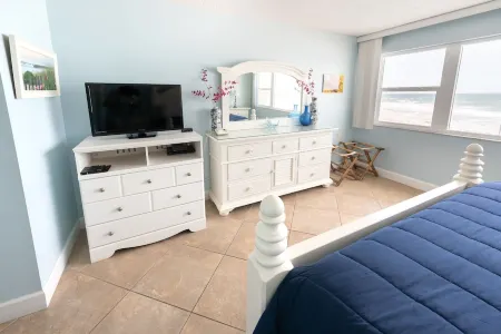 Ocean Front Complex -beautiful Ocean Views! Can't Get Any Closer To The Ocean! Отели в г. Сателлит Бич