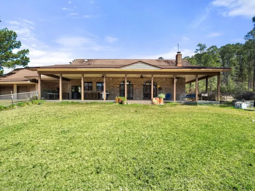 Belle La Vie! Spacious Lake house with gorgeous views!
