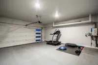 VILLA WITH MASTER SUITE CLOSE TO SHOPPING 4 BR 3BA