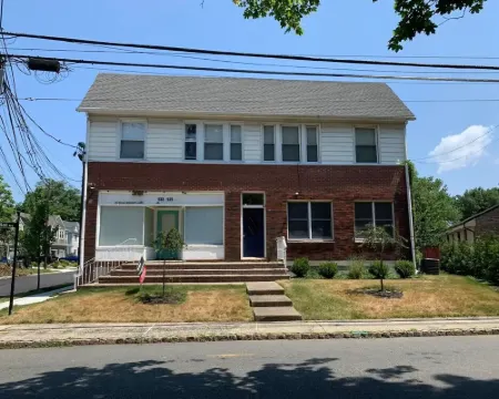 Your Bright, Confortable, Cozy Second Home 李文斯頓酒店