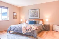Peaceful & Relaxing Family Retreat: National Park Theme, Hot Tub & Game Room