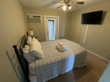 BEACHSIDE GETAWAY IN SHEBOYGAN Отели в г. Sheboygan