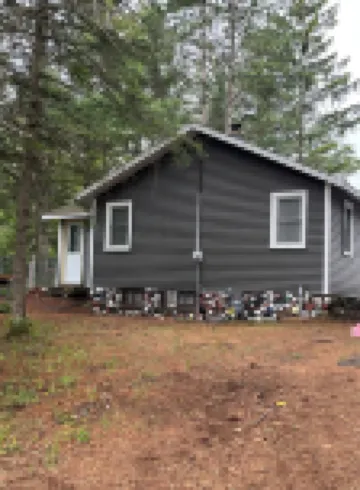 Quaint 2 bedroom cabin overlooking Brandy Lake in beautiful Minocqua/Woodruff.