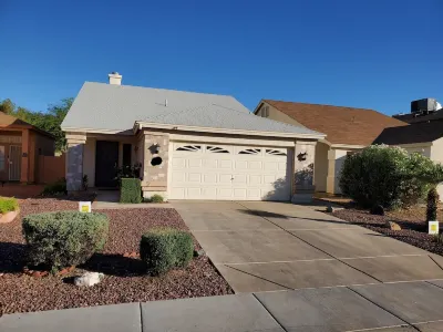 Close  to :  Everything.  Glendale State  F..Stadium , Shopping centers ,