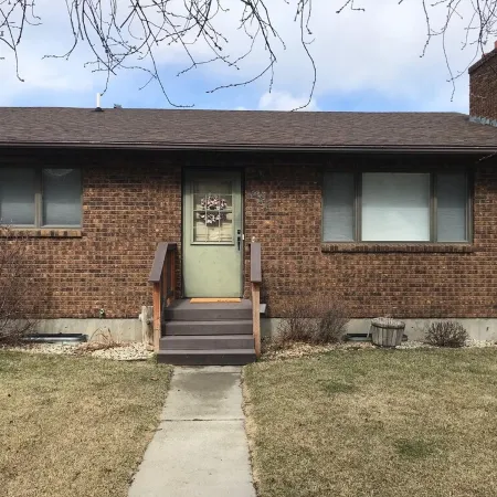 Cozy townhouse close to Hospital & Capital
