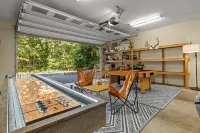 Spacious Mt. Hood Escape - Hot Tub • Sleeps 10 • Game Room • EV2 Charger