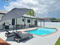 Amazing bohemian house with a pool in a very nice neighborhood Hotels in Sunrise