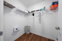 Luxury Studio in Prime Location l Private Balcony!