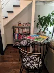 Cheerful & cozy 3 bedroom cottage near lake with hot tub
