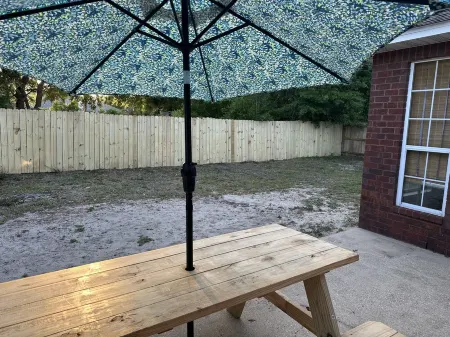 Spacious Navarre Home