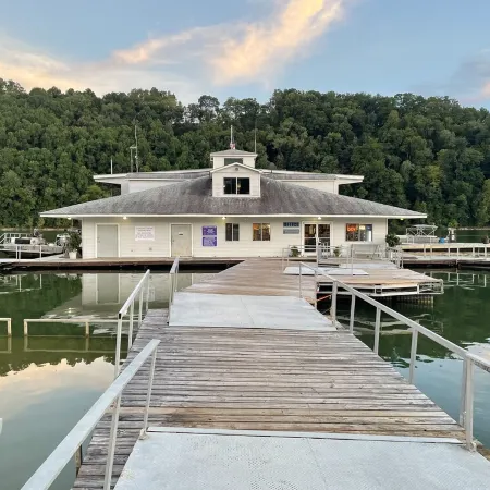 MODERN UPSCALE CABIN WITH UNOBSTRUCTED LAKE & MOUNTAIN VIEWS