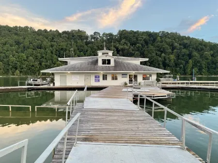 MODERN UPSCALE CABIN WITH UNOBSTRUCTED LAKE & MOUNTAIN VIEWS