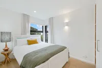 Modern contemporary beach house in SorrentoGas heated infinity pool & spa 스트링거 로드 보호지역 주변 호텔