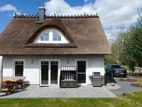 Thached House "Haus Hannes" on the island Rügen - Relax and enjoy. Hotels in Poseritz