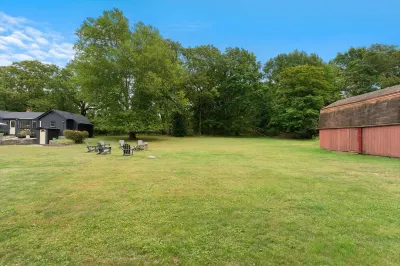 Peaceful Oasis minutes to T.F. Green International Airport, Main Street & more