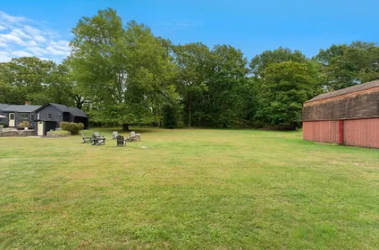 Peaceful Oasis minutes to T.F. Green International Airport, Main Street & more