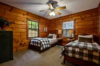 Mountain views ⛰️ 5 min to trails, waterfall & river