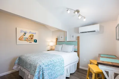 Nautical-themed Studio less than a block to sea, sun and fun! Hotels near Public Beach Access - 8th St E