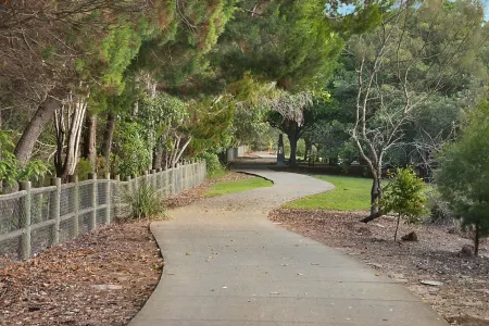 Beachside Retreat - 2 Bedrooms (Short or Long Term) Opposite Casuarina Beach