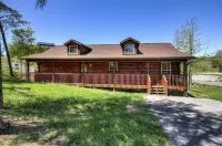 Cozy Private Cabin! 3BD2Bath/Hot Tub/GSM/Lake/Pool/Pet-friendly/Gated community Blowing Cave Mill 주변 호텔
