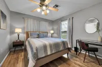 New-Rock Creek Cottage ~ Cozy & Countryside, 12 miles from Magnolia