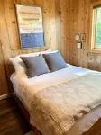 Cozy + Secluded 180 Degree Mountain View Cabin. Spring is here!