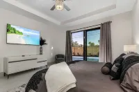 New Villa! Close to the 🏖️! Heated Pool/Spa, Lanai, Grill, EV🔌! Two King beds!