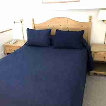 Montauk Manor -1 BR 925 sq. ft. loft in resort overlooking Block Island Sound Rooms