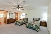 Lakeside Cabin with Cozy Loft!