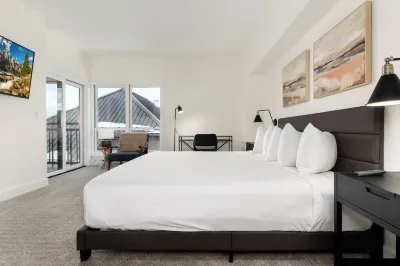 Ski-In/Ski-Out PRIME LOCATION w/ Mountain Views. Best location in Breckenridge.