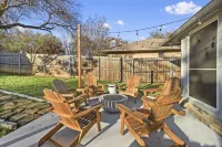 Cozy Updated Home w/ Hot Tub minutes from DFW Airport