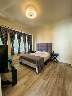 Historic Newly Remodel Duplex Free Parking 3-Bed-1 Bath.